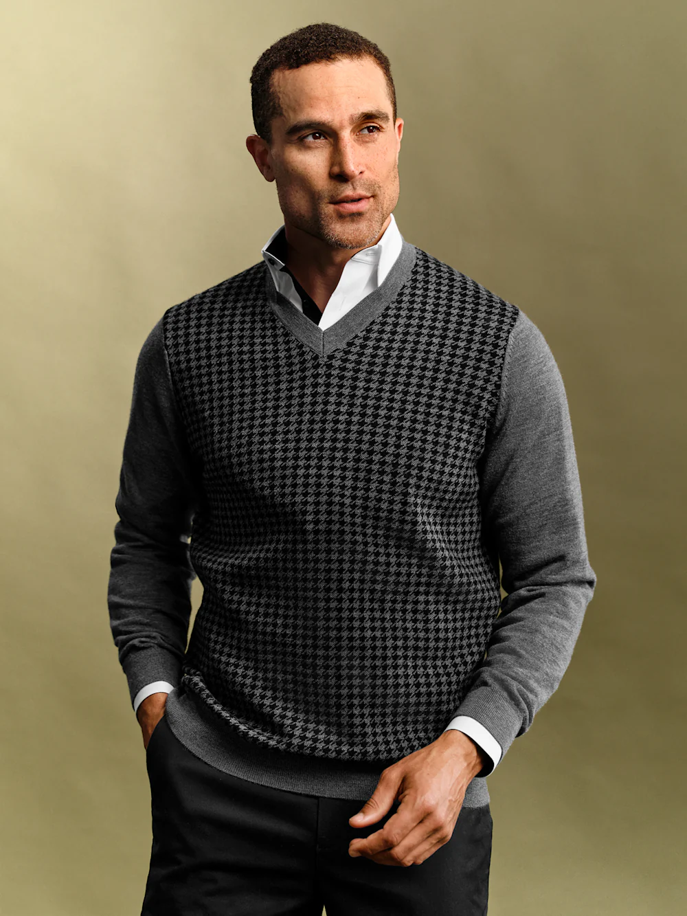 Washable Merino Wool Houndstooth V-neck Sweater - Black/grey - Image 7